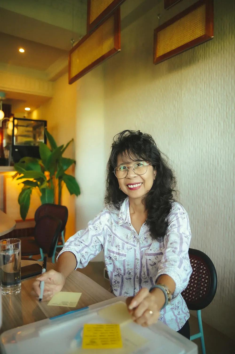 Pattie Kozma reviewing her notes while seated at Tandu Cafe